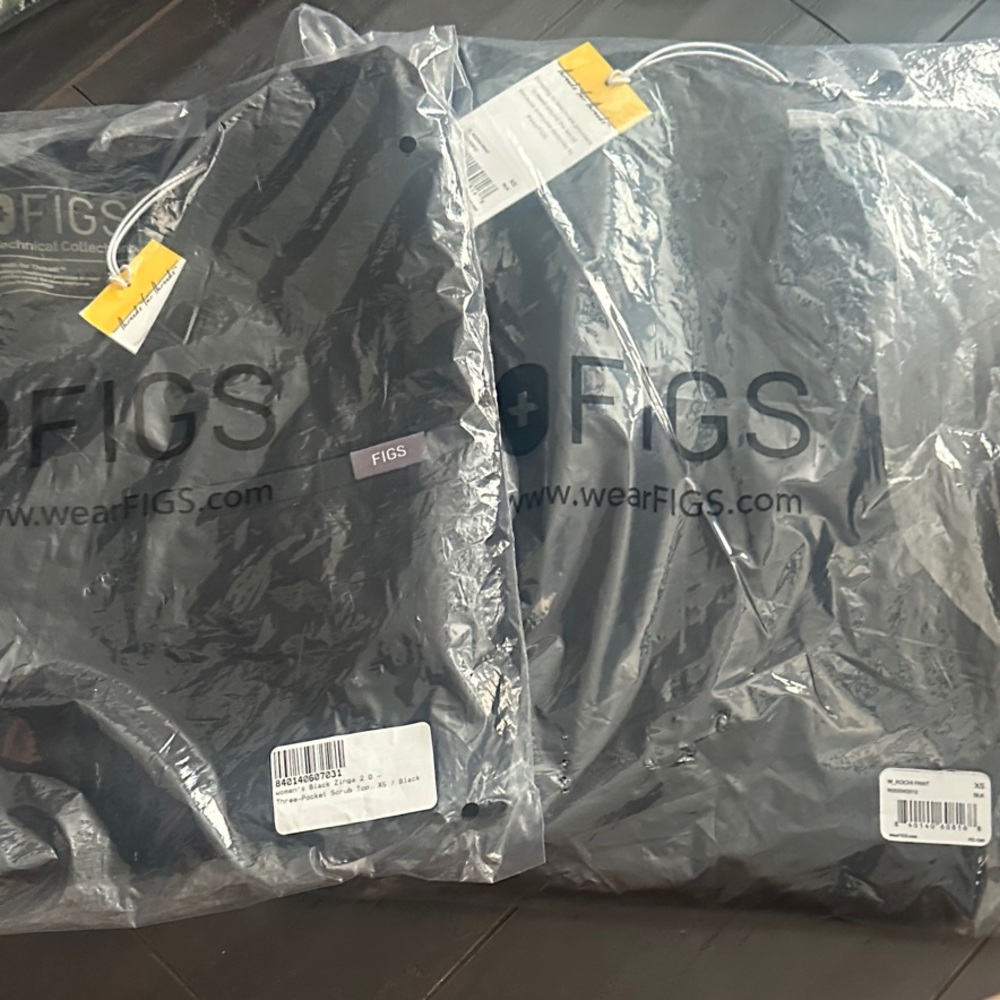 Figs Women's Black Scrub Set Zinga Kochi XS